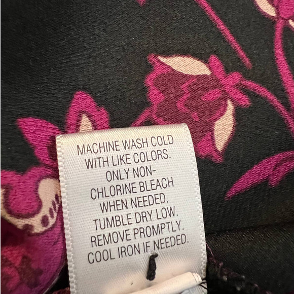 Dana Buchman Women's Tunic Blouse Size XL in Purple Red Floral Print on Black - Picture 6 of 6